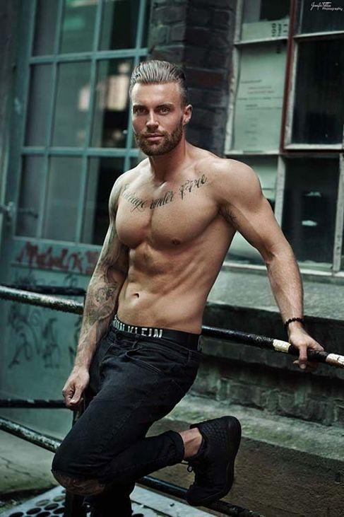 Der Stripper Bietet Mehr Als Einen Schoßtanz Der Stripper Bietet Mehr Als Einen Schoßtanz