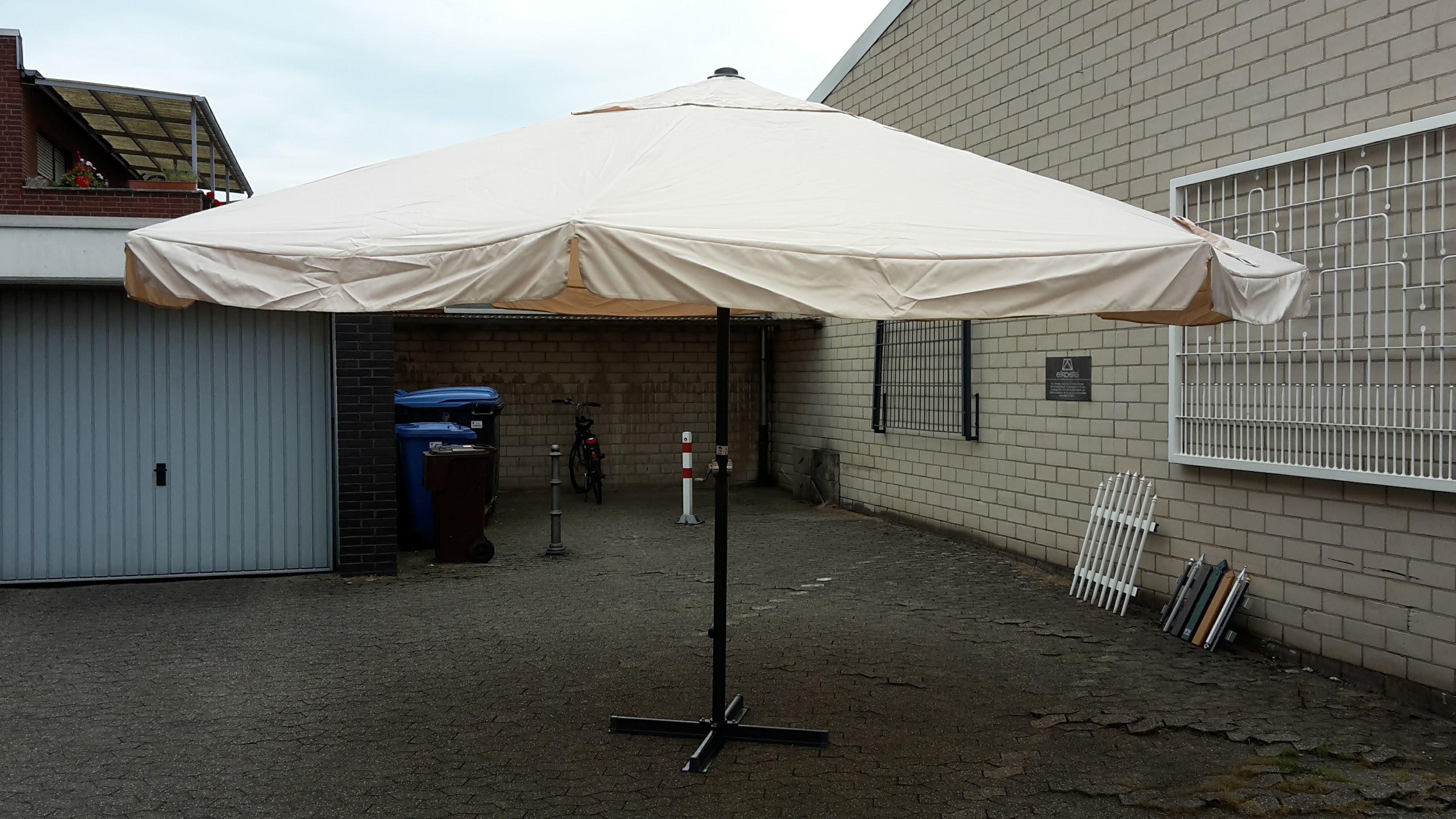 Sonnenschirme d=3 oder 5 Meter, Sonnenschirm & Schirmständer