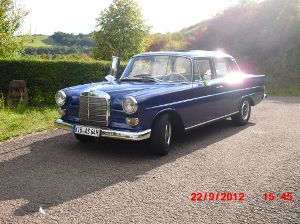 Oldtimer Mercedes Benz 230 / VW Käfer Cabrio
