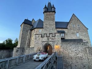 Mercedes Benz SE Cabrio mit Chauffeur, Traum in weiß, Hochzeitsauto Oldtimer mitten in Deutschland mieten