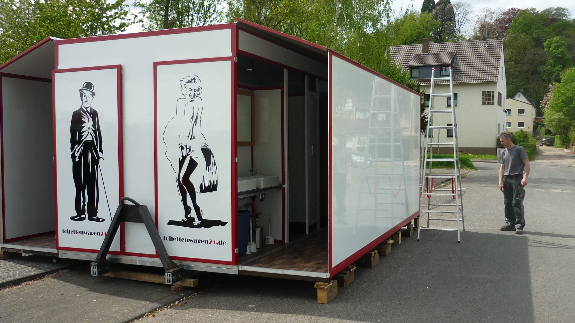 Toilettenwagen / Toilettencontainer, Toilettencontainer - 7172300030 mieten | Erento.com
