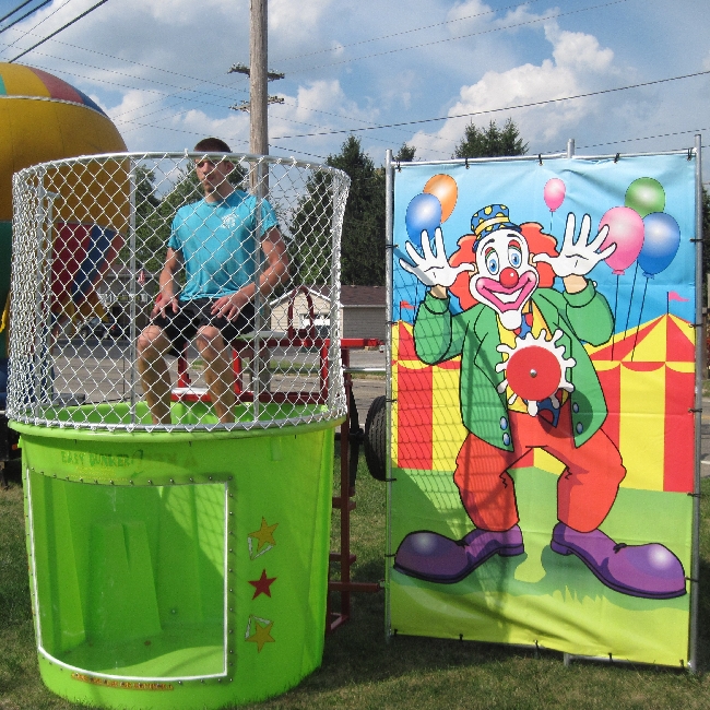 Easy Dunker, Dunk Tank, Cheffe versenken inkl. 19% MwSt., Wasserspiele - 9662021656 mieten Easy Dunker, Dunk Tank, Cheffe versenken inkl. 19% MwSt., Wasserspiele - 9662021656 mieten