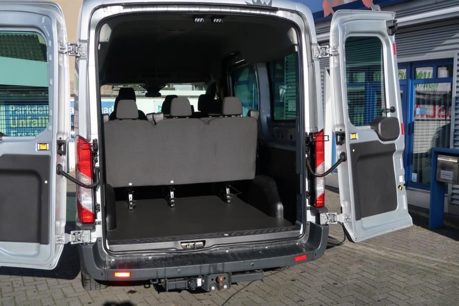 Ford Transit Lang Als 9 Sitzer Bus Mit Ladeflache Und Anhangerkupplung 9 Sitzer Mieten Erento Com