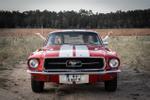 Oldtimer Ford Mustang Coupé in rot-weiß zum selbst fahren
