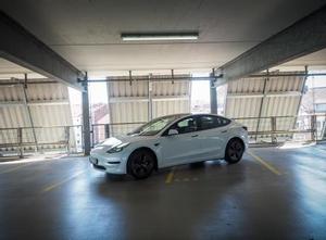 Tesla Model 3 Standard Range Weiß