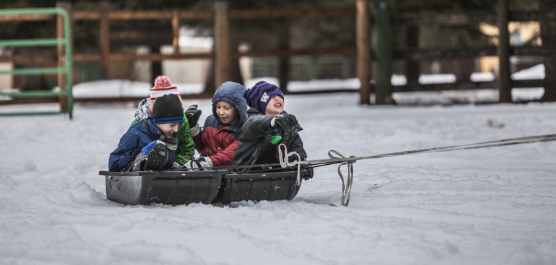 Spass im Schnee: Kinder lieben Camping im Winter!