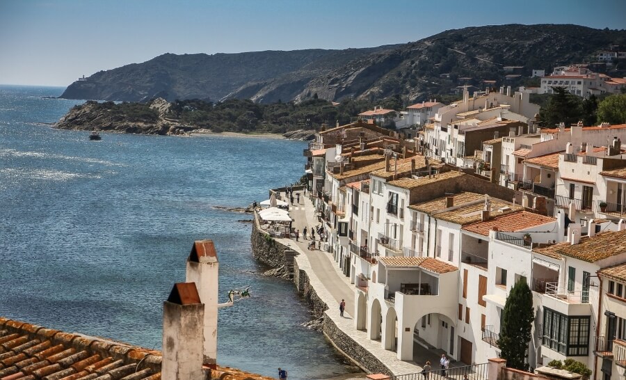 Romantische Kleinstadt an der Küste Kataloniens