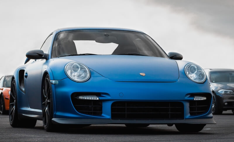 Blauer Porsche 911 von Vorne