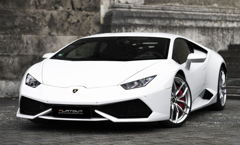 Lamborghini in weiß von vorne