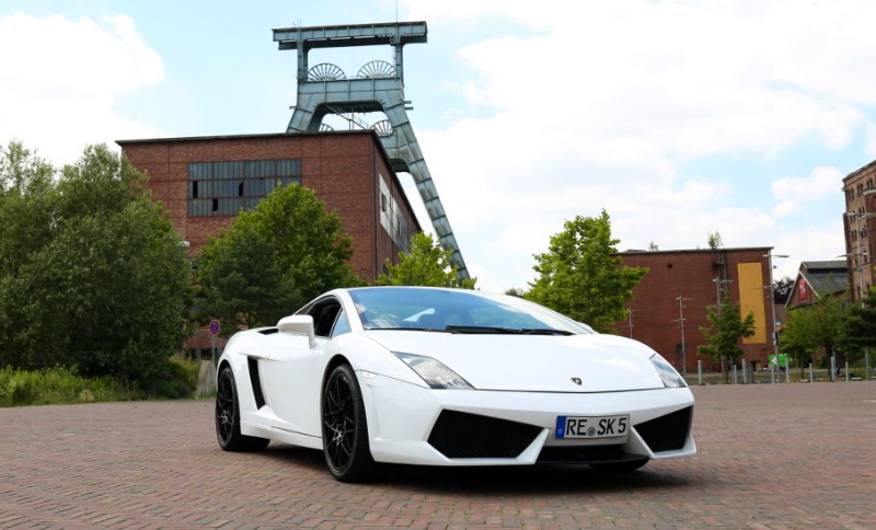 Weißer Lamborghini Gallardo von vorne