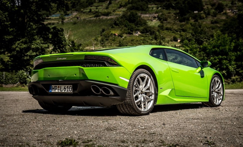Grüner Lamborghini Huracan Heckansicht
