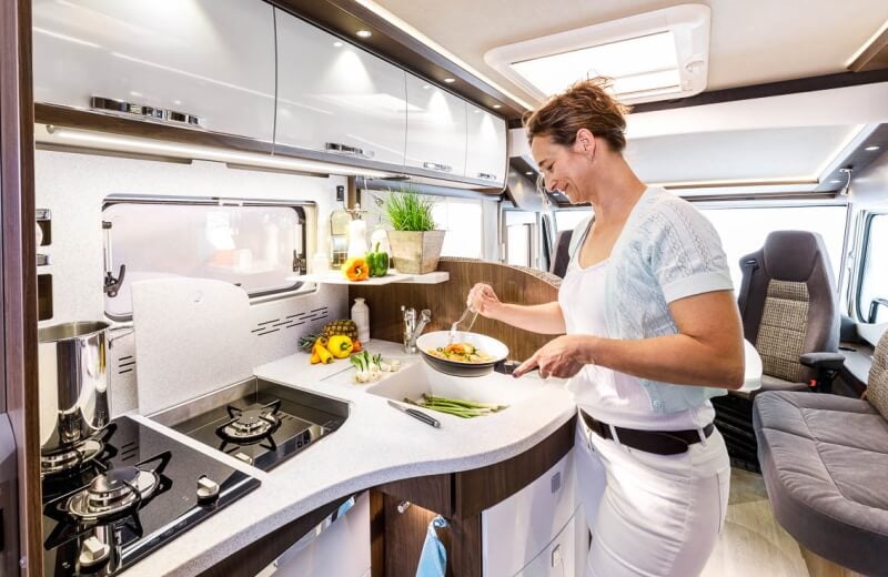 Küche eines Luxus Wohnmobils