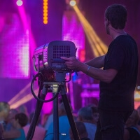 Bühnenscheinwerfer auf Konzert im Einsatz