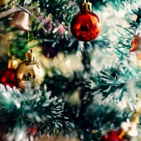 Christbaum beschmückt