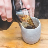 Kaffee einschenken